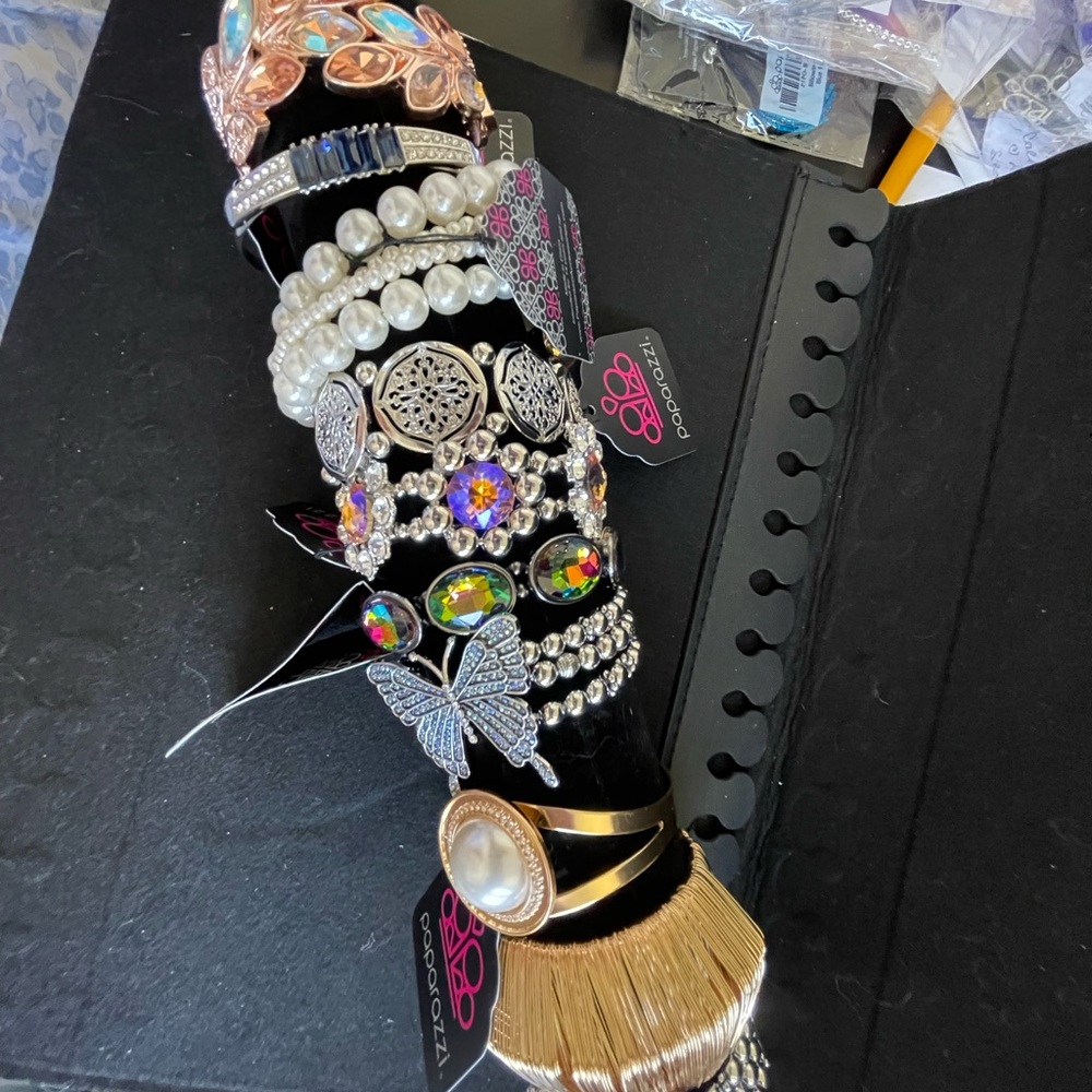 Elegant and beautiful Multi-Color Bracelet Set